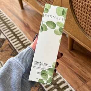 Farmacy Green Clean Creamy Cleanser with Leafy Design
